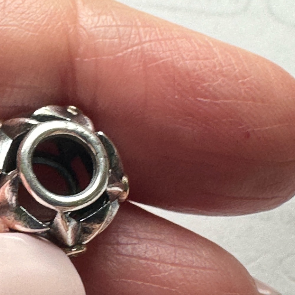 Pandora's Stella Star charm - RETIRED - Picture 13 of 14